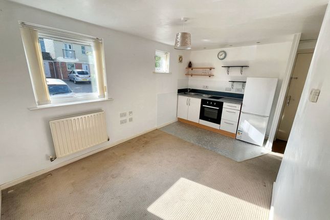 Thumbnail Flat to rent in Follager Road, Rugby