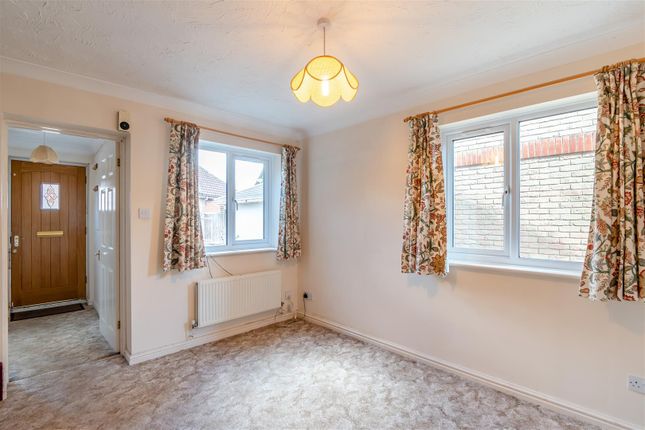 7, Stella Close, Tonbridge photo 4