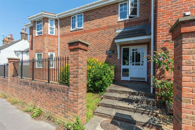Thumbnail Flat for sale in Forest Lodge, Forest Road, Horsham