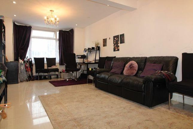 Terraced house for sale in Connaught Road, Luton