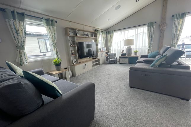 44, BEACH RETREAT, Pevensey BAY photo 5
