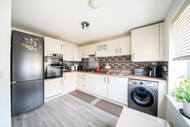33 Alder Road, Andover photo 3
