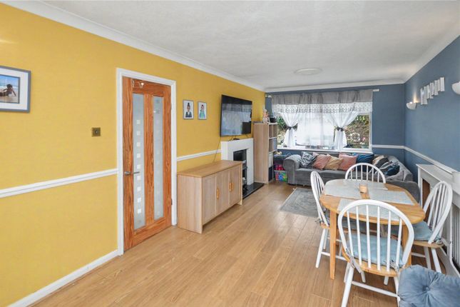 213, Bodmin Crescent, West Yorkshire photo 4