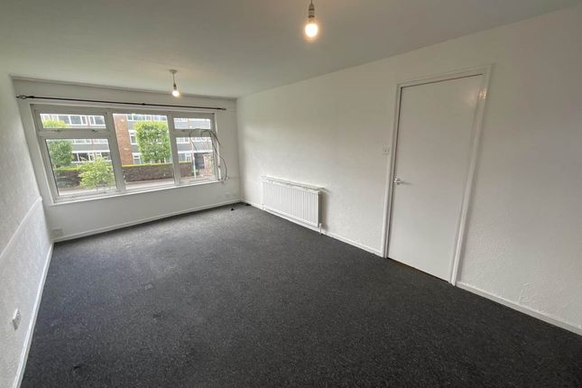 Thumbnail Flat to rent in Walnut Close, Barkingside, Ilford