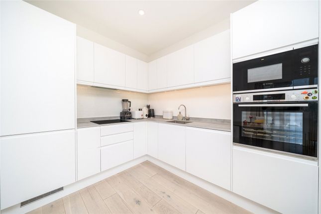 Flat 14, 102, West Ham Lane, London photo 3