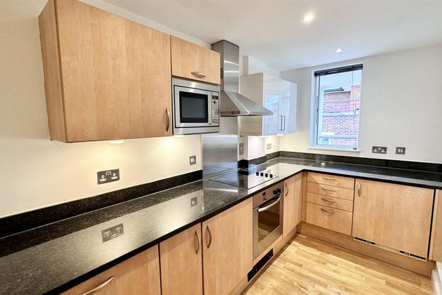 Flat 21, Willow Court, London photo 3