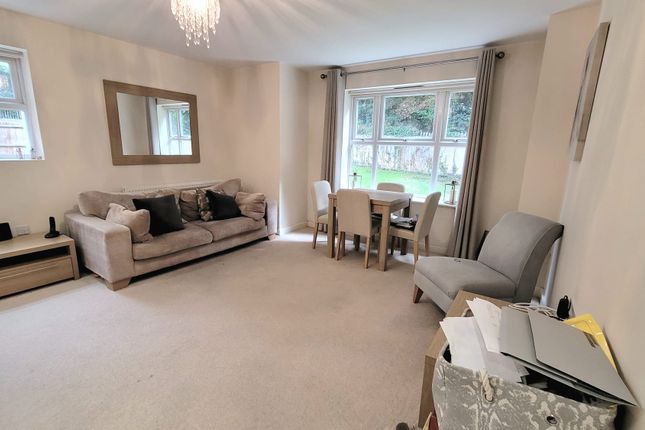 102, BUSHEY photo 2