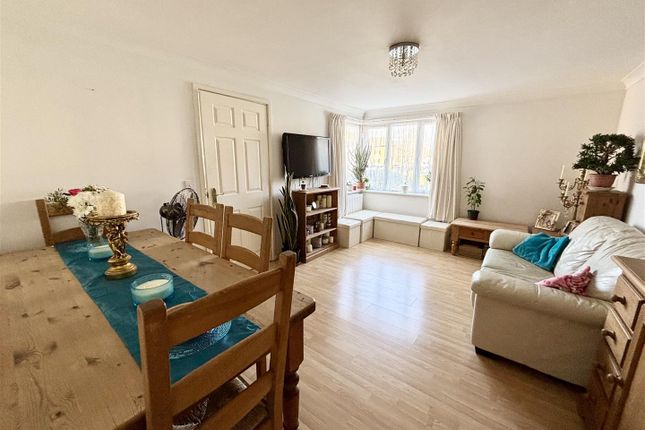 Flat 4 Drew Grange, 411, Blandford Road, Poole photo 3