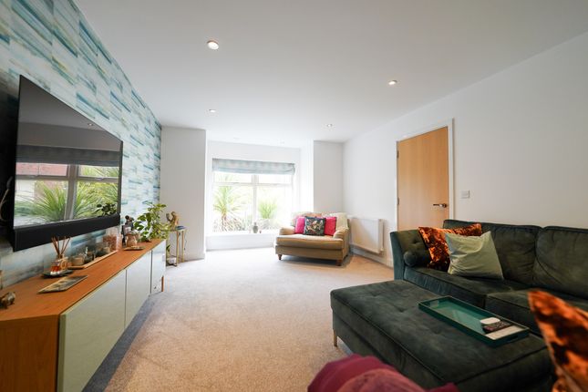 80 Henson Close, Leicester photo 3