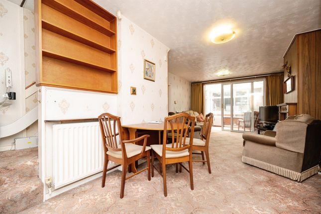 6, Mount Close, Dudley photo 4