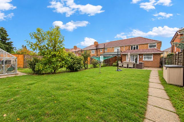 Parkfield Avenue, Hillingdon Uxbridge photo 2