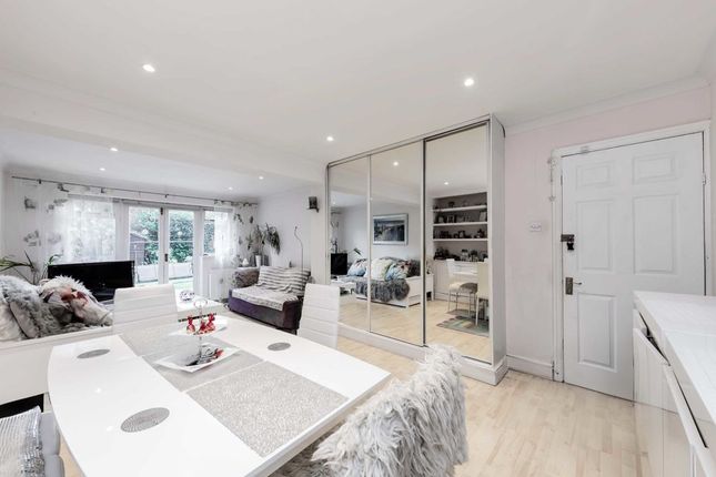 Terraced house for sale in Chestnut Avenue, Brentford