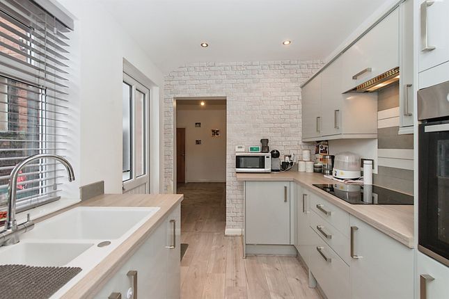 66, Ambler Street, CASTLEFORD photo 4