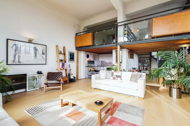 60 Fairfield Road, London photo 3