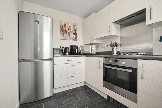 27, Balne Mill Grove, West Yorkshire photo 4