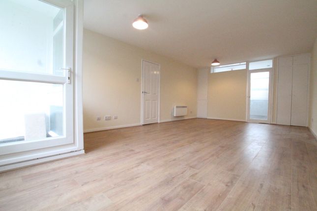 Thumbnail Flat to rent in Park View Court, Woking