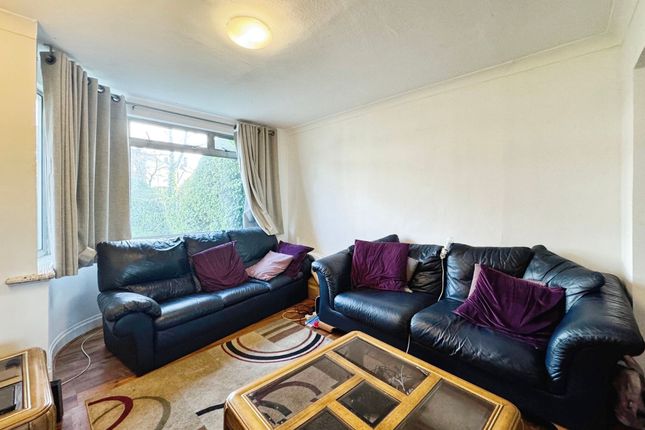 11 Mount Grove, Edgware photo 3