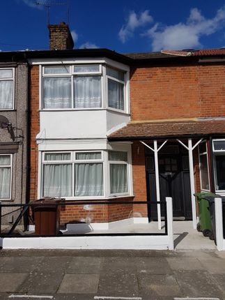 3 bed semi-detached house to rent in Essex Road, Essex