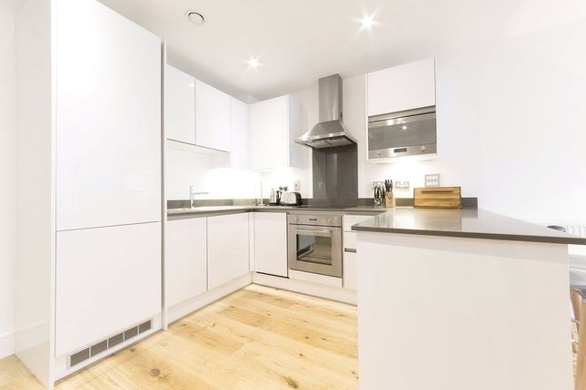 Flat to rent in St. Vincent Court, 5 Hoy Street, London