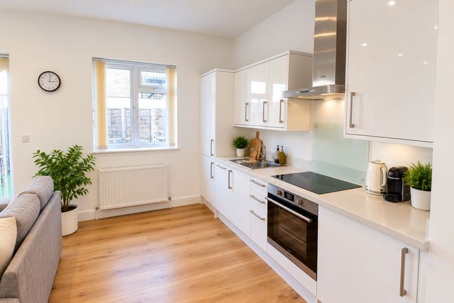 Flat 1, 81 George Lane, London photo 3