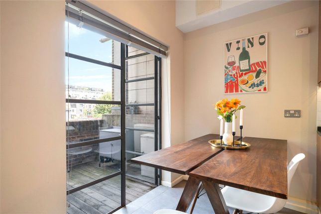 Flat 2, 77, City Garden Row, London photo 4