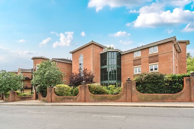 2-bed flat on Flat 6, Abbey Court, Edgware, £425,000