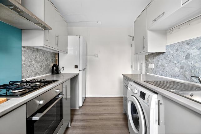 90, Esher Gardens, London photo 3