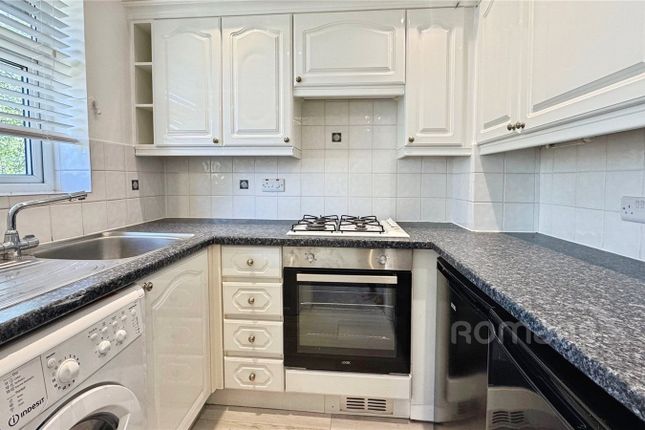 126, Avondale, Aldershot photo 2