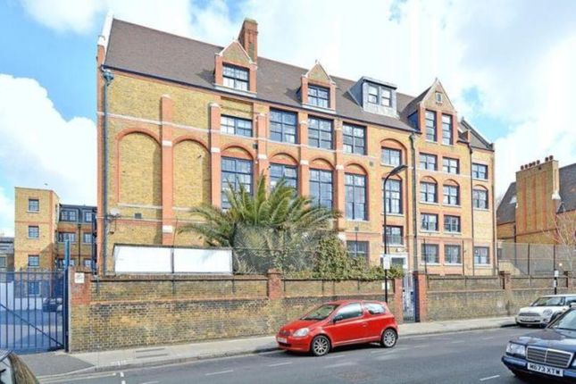 2 bed flat to rent in Rutland Road, London