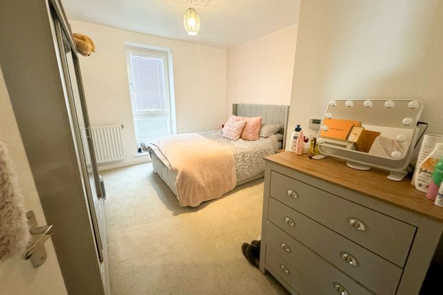 Flat to rent in Mariner House, Cole Avenue, Southend-On-Sea