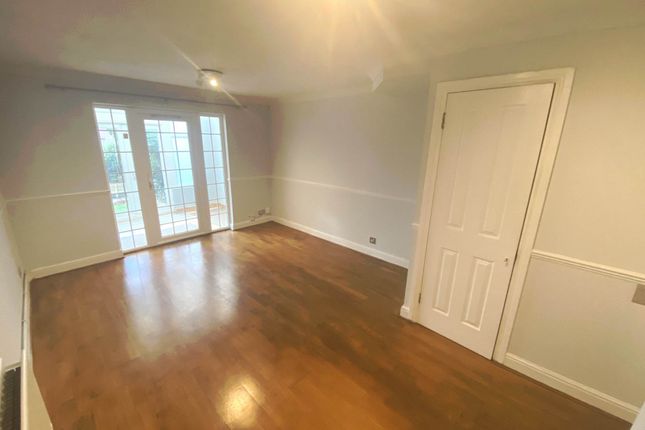 7, Robeson Way, Borehamwood photo 2