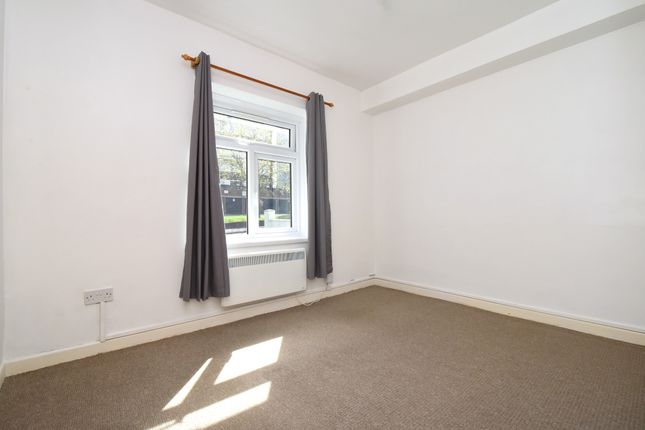 Flat to rent in Lansdowne Lane, Charlton, London