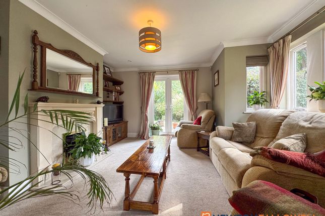2 Home Farm Close, Newark photo 4
