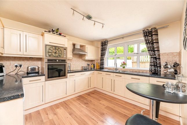9, Dene Bank, West Yorkshire photo 4