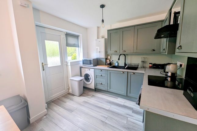 End terrace house for sale in Titchfield Way, Irvine