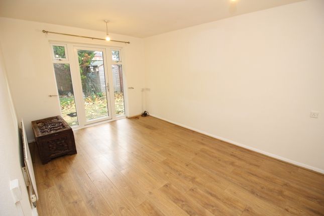 28, Elmwood Close, Ewell photo 2