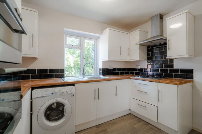 17 Bush Court, Priors Road, Prestbury Cheltenham photo 3