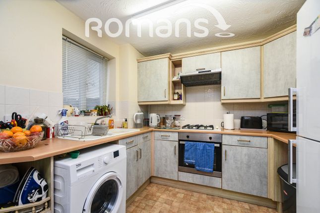 4, Cobbett Close, Swindon photo 4