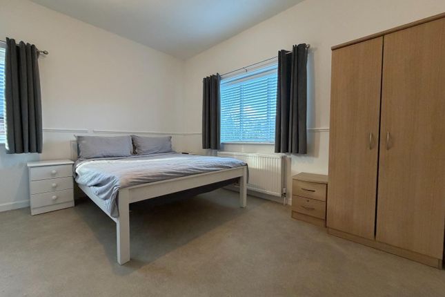 Room 11, 348 Winchester Road, Southampton photo 2