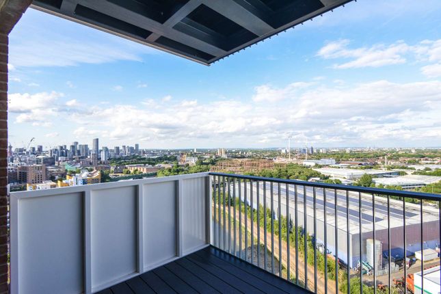 Flat for sale in Skyline Apartments, Bromley By Bow, London