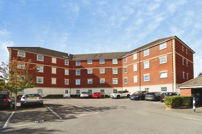 2-bed flat on Champs Sur Marne, Bristol, £200,000