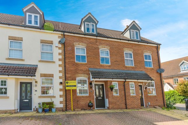 Town house for sale in Elgar Way, Stamford