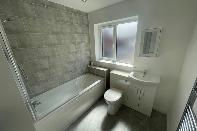 Flat to rent in Park Residence, Holbeck, Leeds