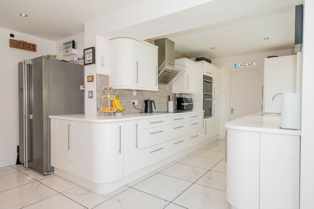 11 Garnet Field, Yateley photo 3