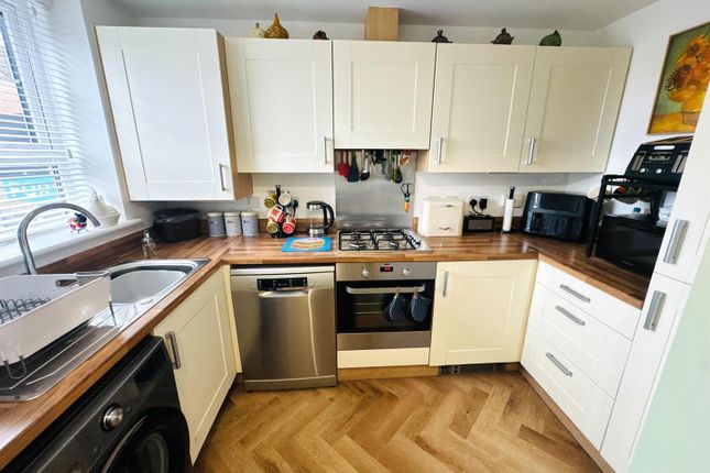 39, Bryn Uchaf, Llanelli photo 4