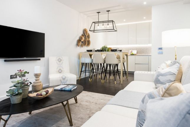 Thumbnail Flat to rent in Charles Clowes Walk, London, 7