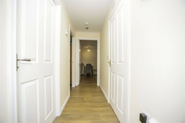 Flat for sale in Coniston Avenue, Purfleet-On-Thames, Essex