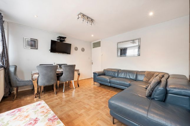 Flat for sale in Louise De Marillac House, Smithy Street