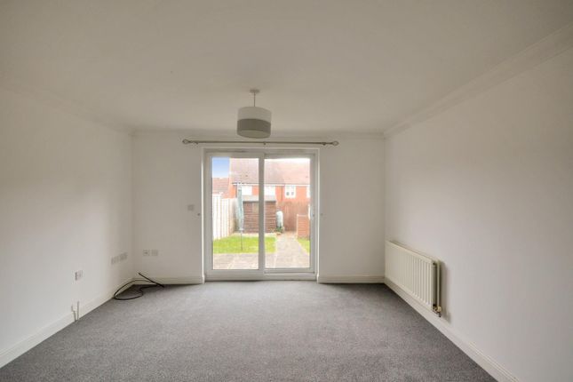 9, Chater Close, Ashford photo 2