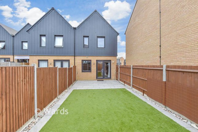 14, Diana Close, Sittingbourne photo 2